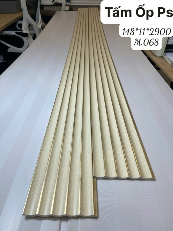 ấm ốp nhựa PS là vật liệu phổ biến trong nội thất dùng để trang trí, ốp tường, trần và cách âm