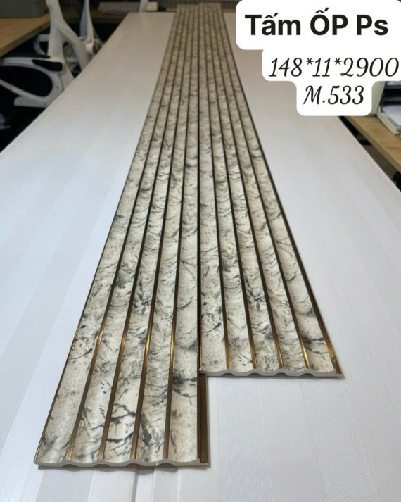 Tấm ốp nhựa PS lam sóng là vật liệu phổ biến trong nội thất dùng để trang trí, ốp tường, trần và cách âm.