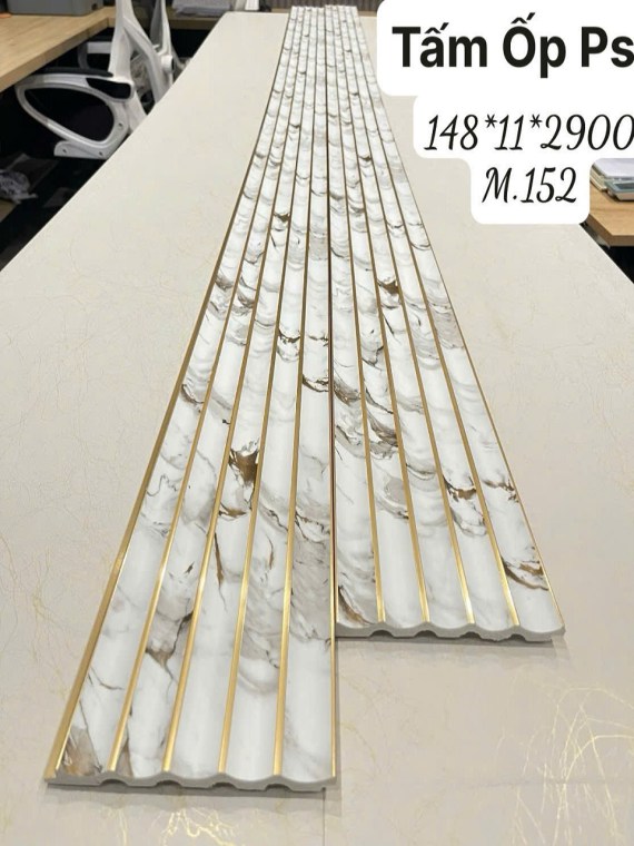 Tấm ốp nhựa PS lam sóng là vật liệu phổ biến trong nội thất dùng để trang trí, ốp tường, trần và cách âm.